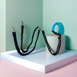 一拖三可伸缩狗狗牵引绳宠物弹力绳一拖二可拆卸多条遛狗牵狗绳