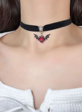 Dark Wind Necklace Women Halloween Black Bat Wings Pendant N
