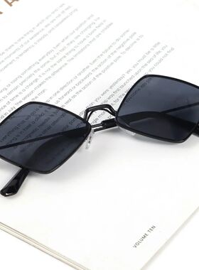 Retro Diamond Shape Sunglasses for Men Women Trendy Metal Sm
