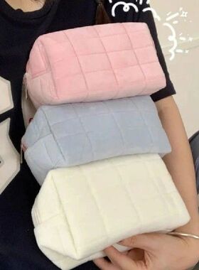 Fur Makeup Bags for Women Soft Travel Cosmetic Bag Organizer