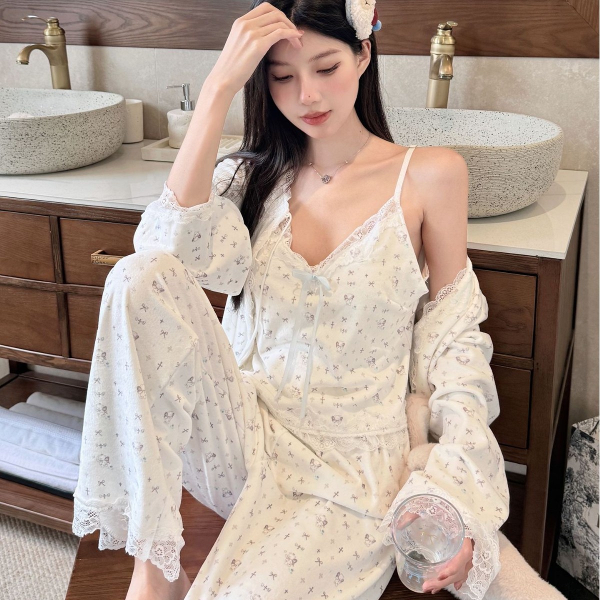 新款秋冬季海岛绒保暖睡衣女小清新碎花带胸垫可外穿家居服三件套