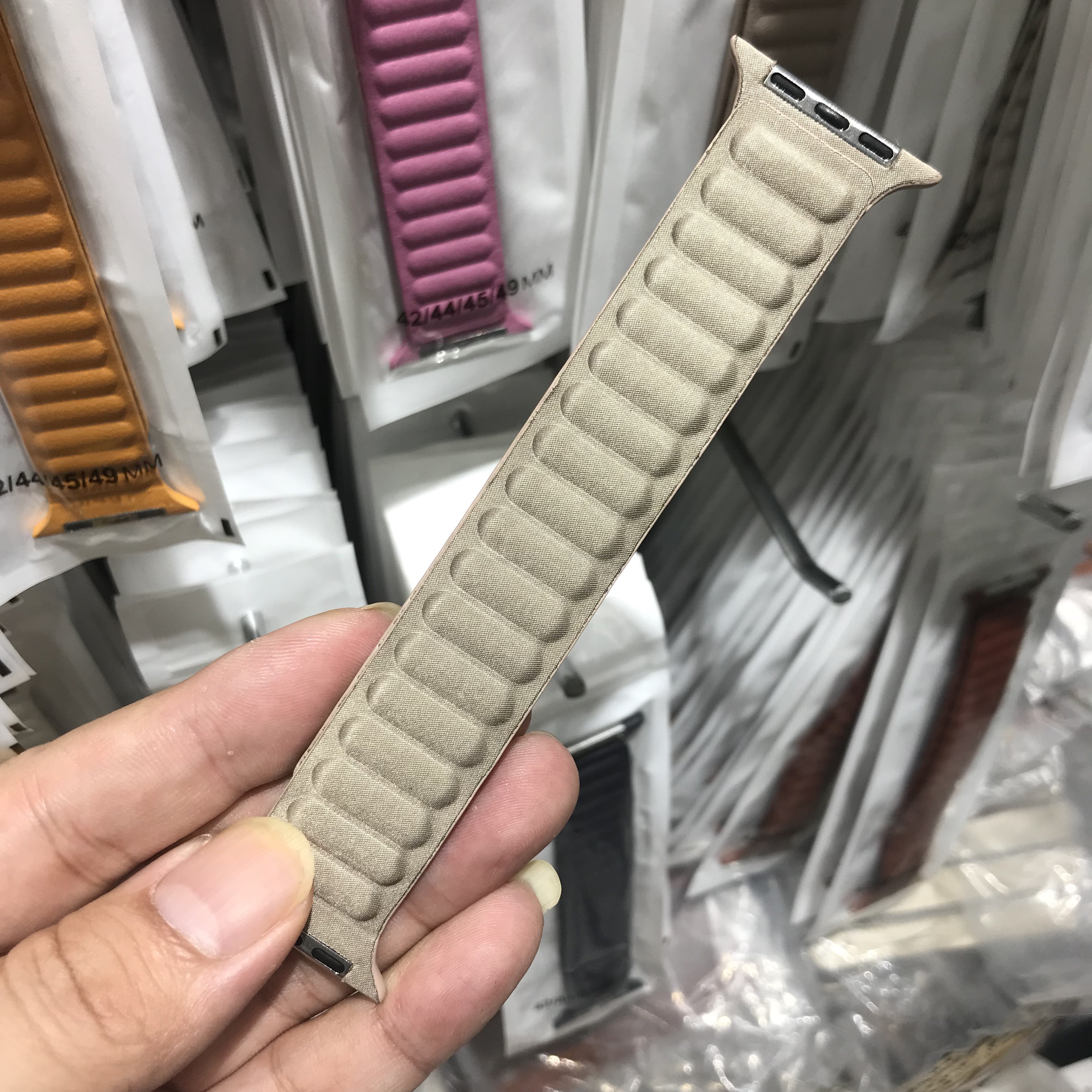 适用iwatch新款苹果7手表带s8Ultra华强北编织布磁吸表带s9se腕带