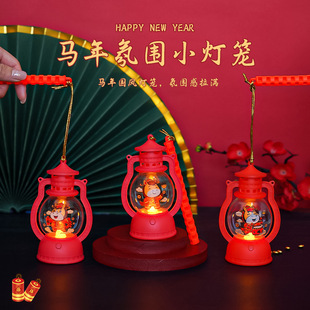 2026新年小灯笼复古小马灯led手提灯春节元宵节装饰氛围灯小摆件