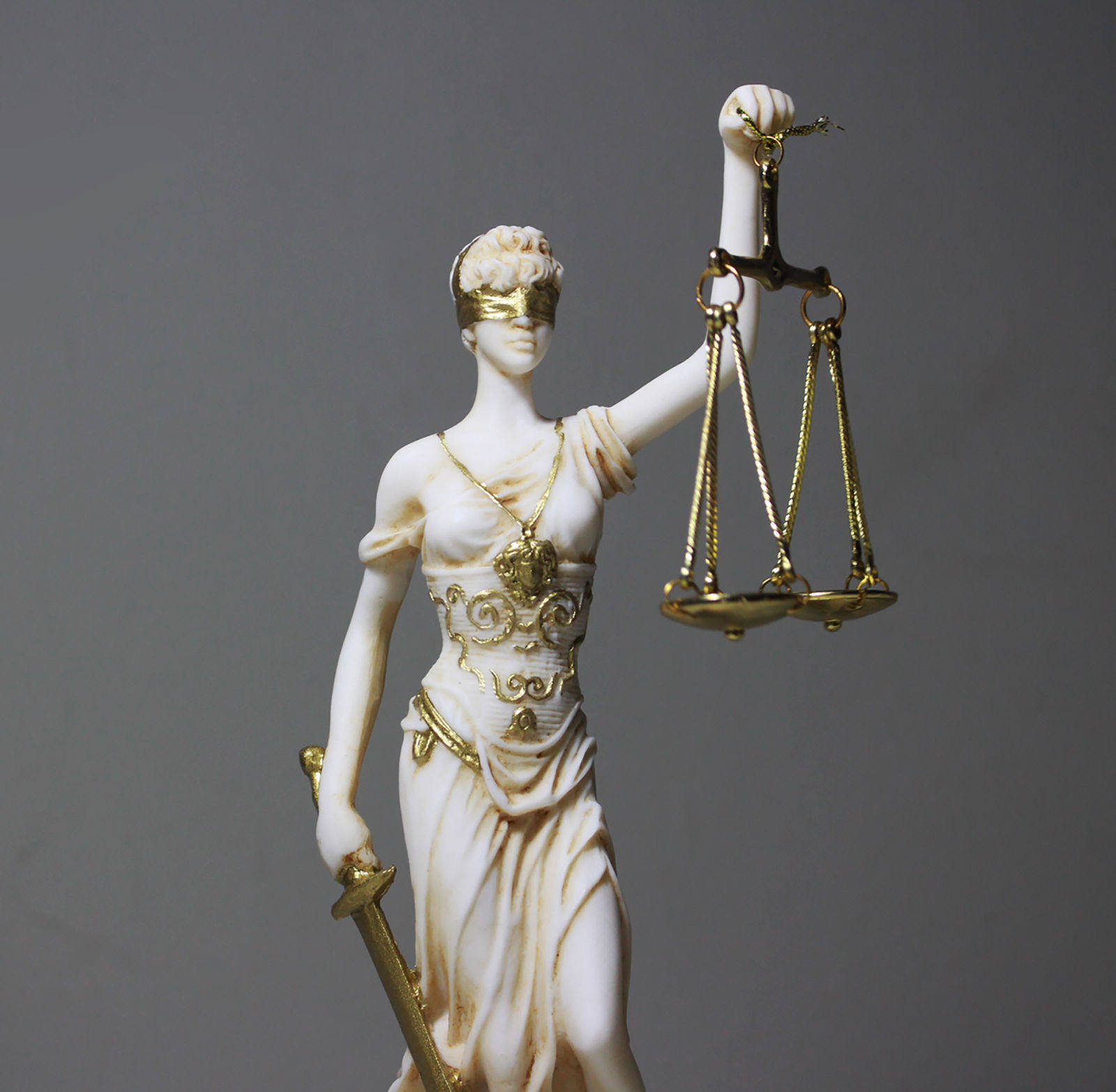 代购希腊罗马盲人法律正义女神忒弥斯雕像雪花石膏手绘12.6摆件