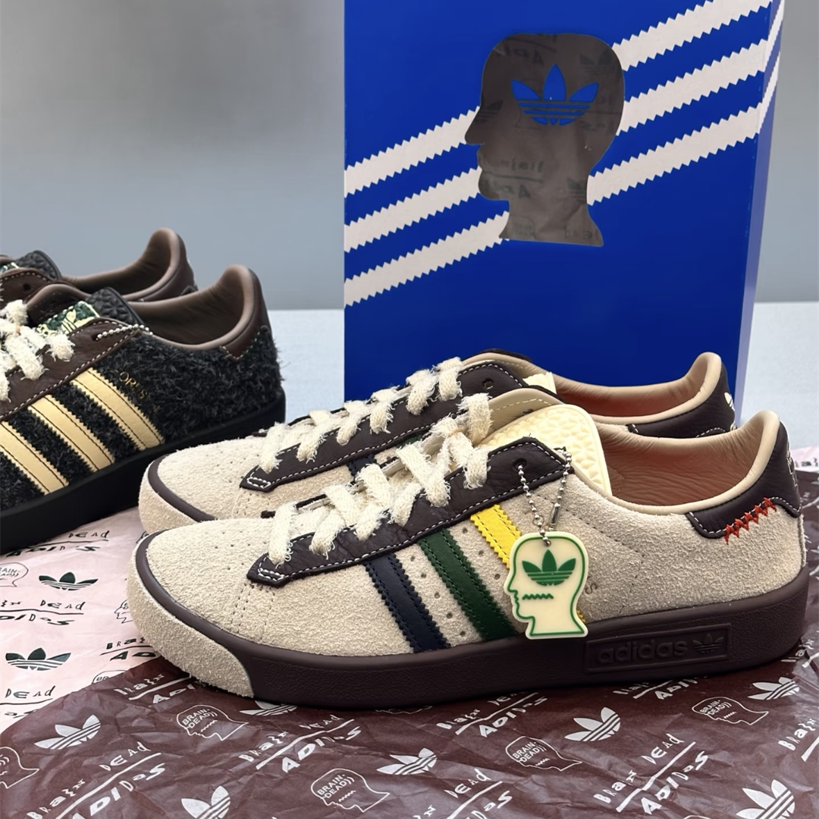 阿迪达斯三叶草男女运动复古透气经典联名款翻毛皮休闲板鞋JR7943
