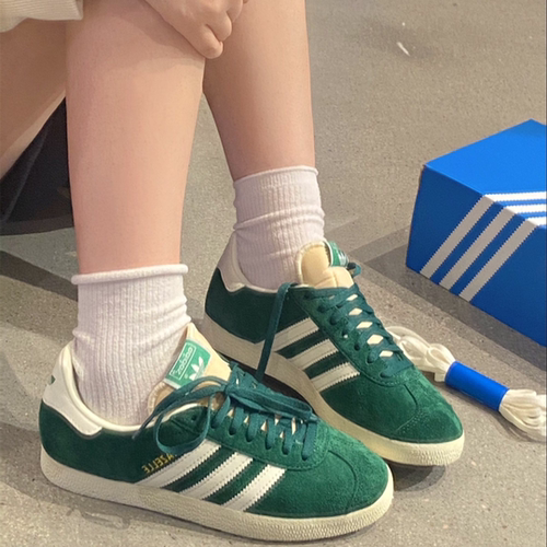 阿迪达斯三叶草GAZELLE W 男女运动休闲低帮透气白绿板鞋 GY7338