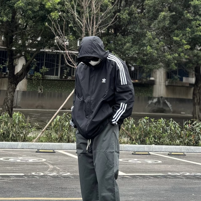 阿迪达斯三叶草男女款梭织连帽防风夹克宽松休闲潮流外套 KB1942
