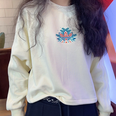 阿迪达斯圆领卫衣女CNY新年款宽松短款运动服休闲套头衫 IX4227