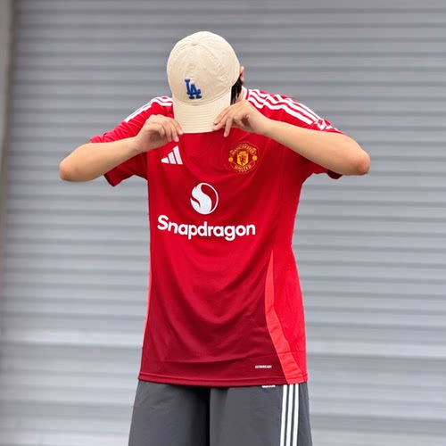Adidas阿迪达斯24/25曼联主场球员版足球服球迷版男士球衣IU1397