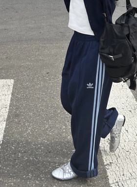 阿迪达斯三叶草 Wales Bonner联名男女三条纹复古运动裤 JJ2941