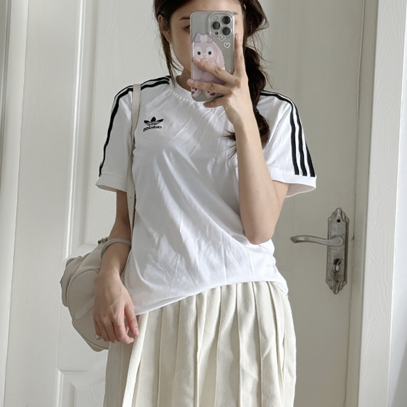 阿迪达斯三叶草女子经典条纹休闲短袖宽松透气圆领T恤GN2913