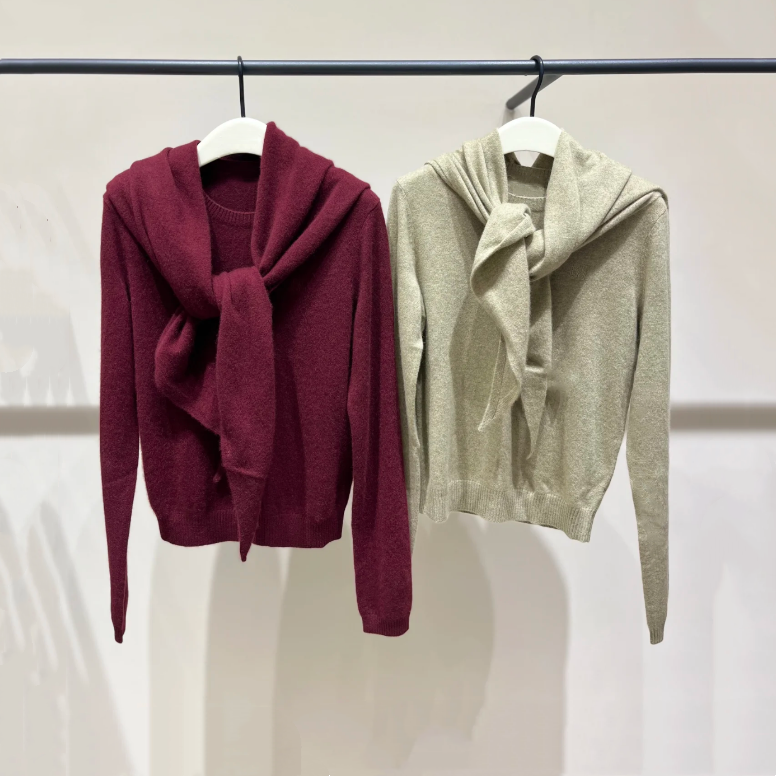 现货E家2025秋季新款高圆圆同款配三角巾云朵针织毛衣 EBE3SWT039