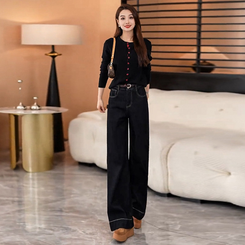 今年流行的爆款牛仔裤女2025秋冬季新款高腰加绒宽松直筒阔腿裤子