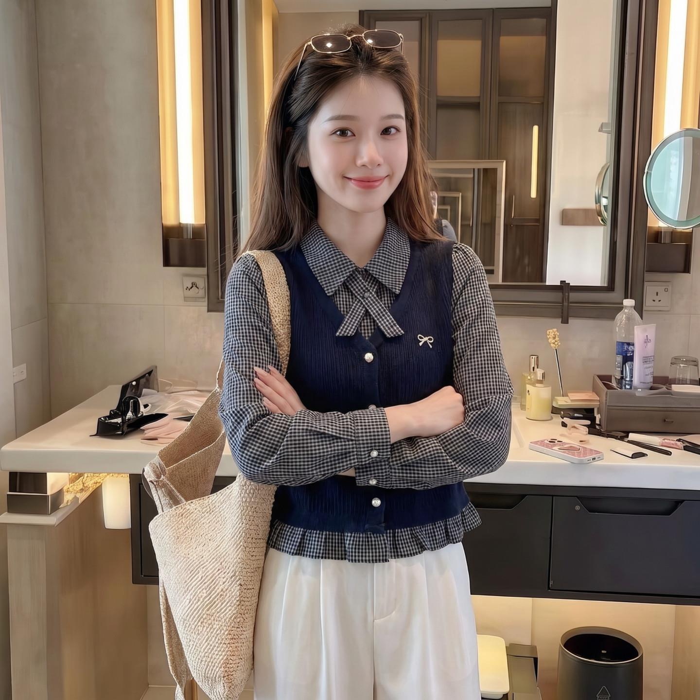 学院风针织拼接马甲格纹衬衫女早秋新款长袖翻领日系减龄时髦上衣