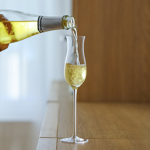 北欧郁金香杯型香槟杯气泡酒杯水晶玻璃高脚杯子人工吹制手工杯