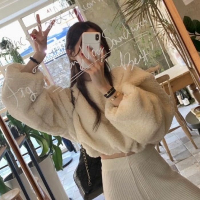 已出货     套头休闲纯色毛绒绒抽绳短款卫衣上衣女