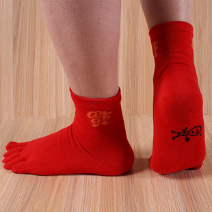 本命年大红色女士五指袜男秋冬纯棉防臭中筒短筒好运情侣结婚福袜