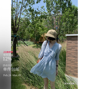 起风了~理想的法式娃娃裙 亚麻棉宽松V领短款蓝色连衣裙 A型裙摆