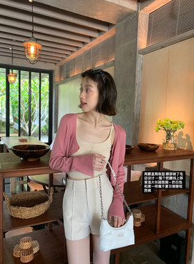 一直想做一件质感万搭西装短裤~miu系直筒显瘦挺缝线腰部毛边设计