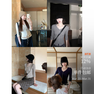 打底衫 「Ballet 弹力短款 直角肩七分袖 Lacé」V领刺绣描边针织衫