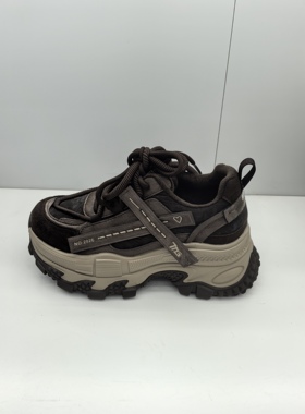 轩美诗//2025年新款女鞋休闲百搭短靴后拉链装饰高跟靴40419