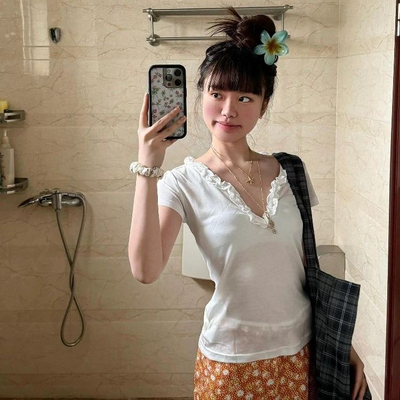 木耳花边轻薄V领修身显瘦短袖T恤