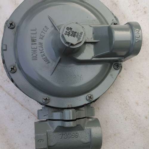 适用调压器1803B2一个，照片实物图，成色如图，看着很新议价