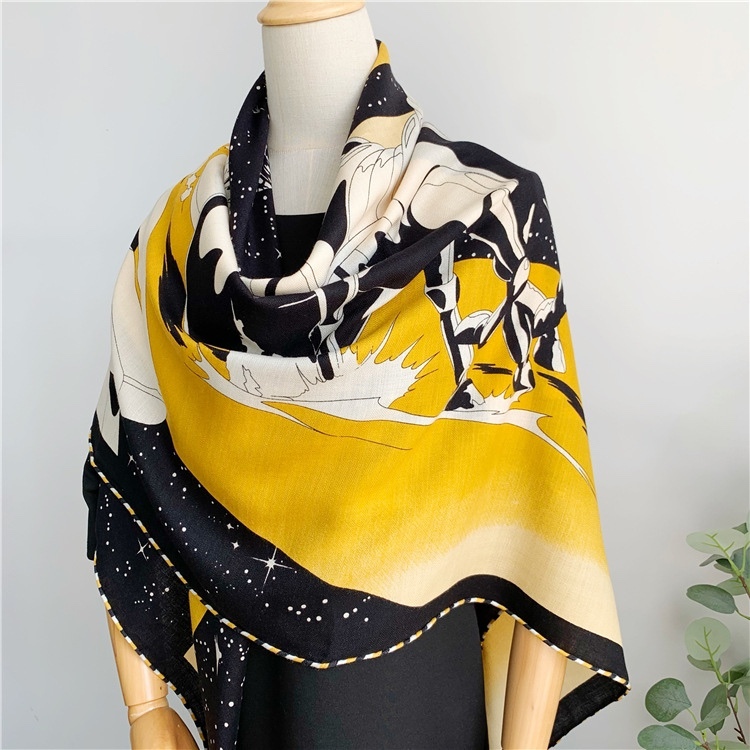 太空赛马 超大尺寸135cm丝羊毛大方巾围巾春秋冬保暖印花装饰披肩