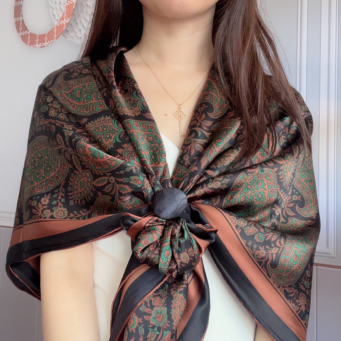 经典复古腰果花16姆米素绉缎135尺寸真丝大方巾桑蚕丝披肩围巾