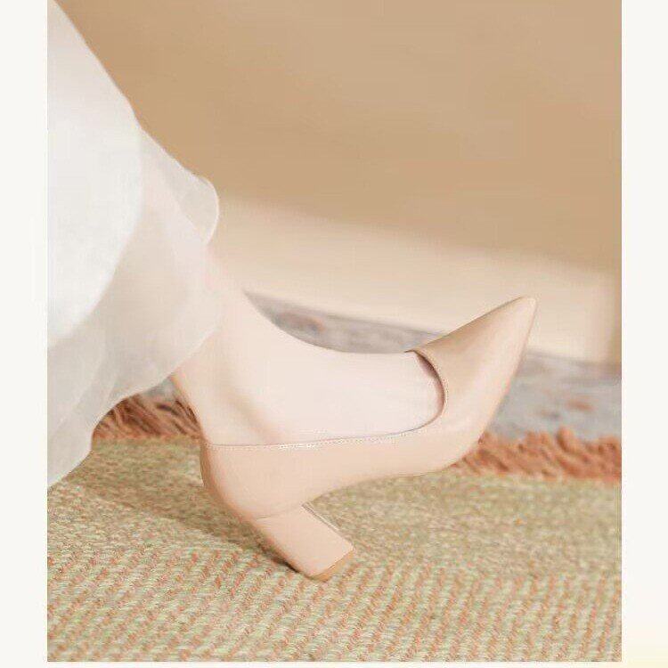 裸色法式高跟鞋女2026新款尖头7cm粗跟亮光职业工作浅口通勤单鞋