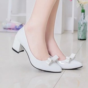 白色小清新粗跟高跟鞋女中跟5厘米亮光学生气质工作职业浅口单鞋