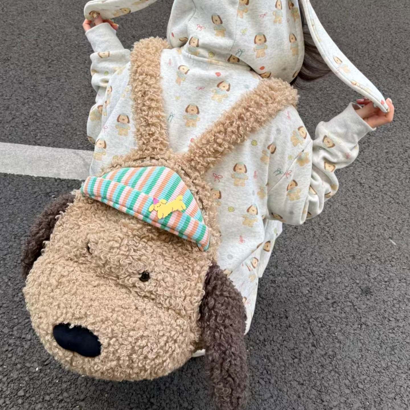 可爱毛绒小狗玩偶书包2025秋冬新款大容量卡通双肩背包百搭旅行包