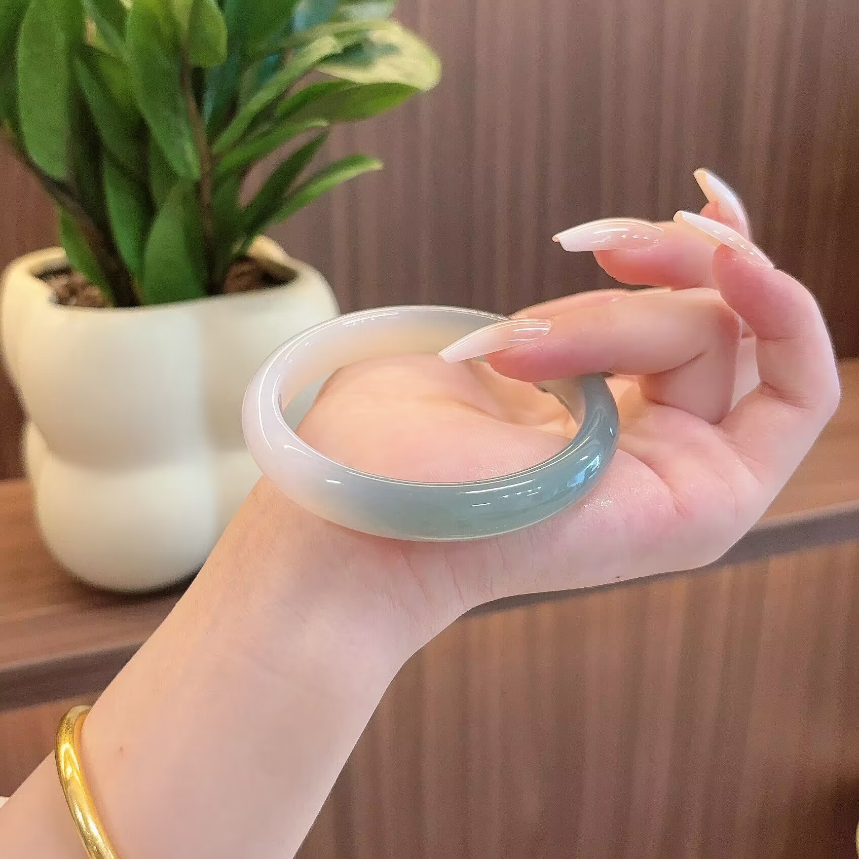 冰糯天然玛瑙半山半水手镯高品质绝美女款轻奢玉石古风气质贵妃镯