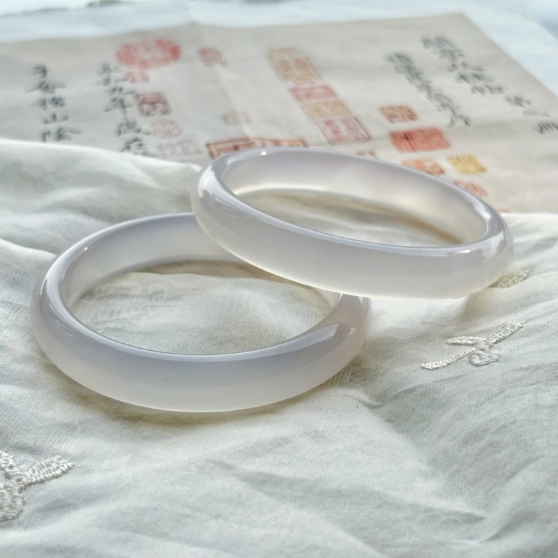 白月光天然冰透正品玛瑙玉髓镯子新中式简约绝美古风气质手镯配饰