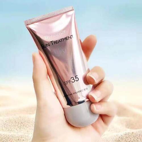 Facial sunscreen is UV resistant and non greasy面部防晒乳
