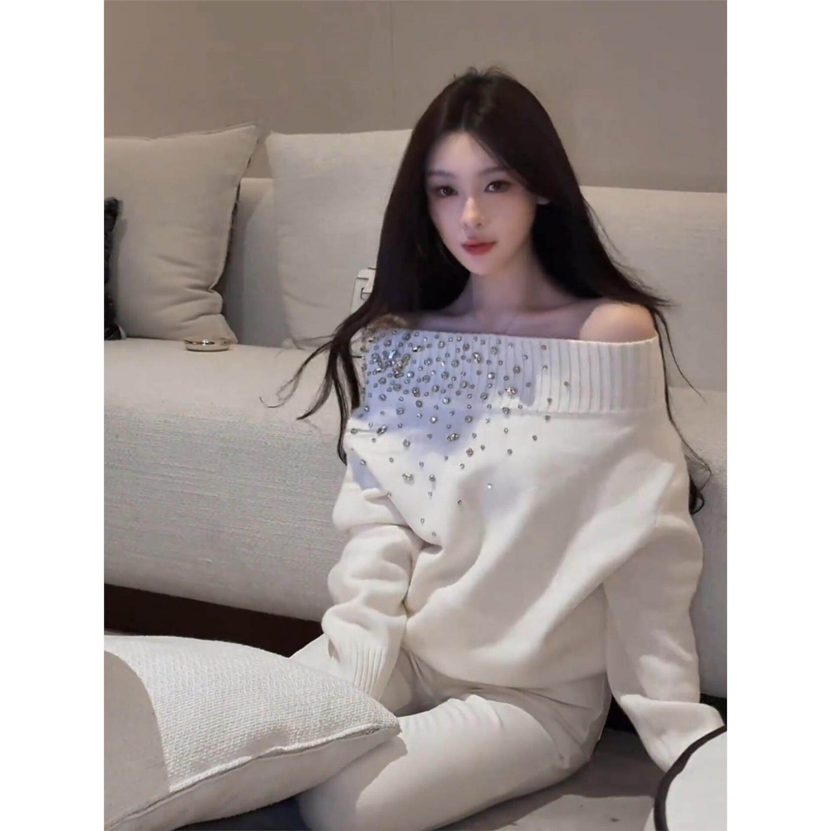 一字肩白色烫钻长袖针织衫女早秋季毛衣韩系纯欲宽松内搭打底上衣