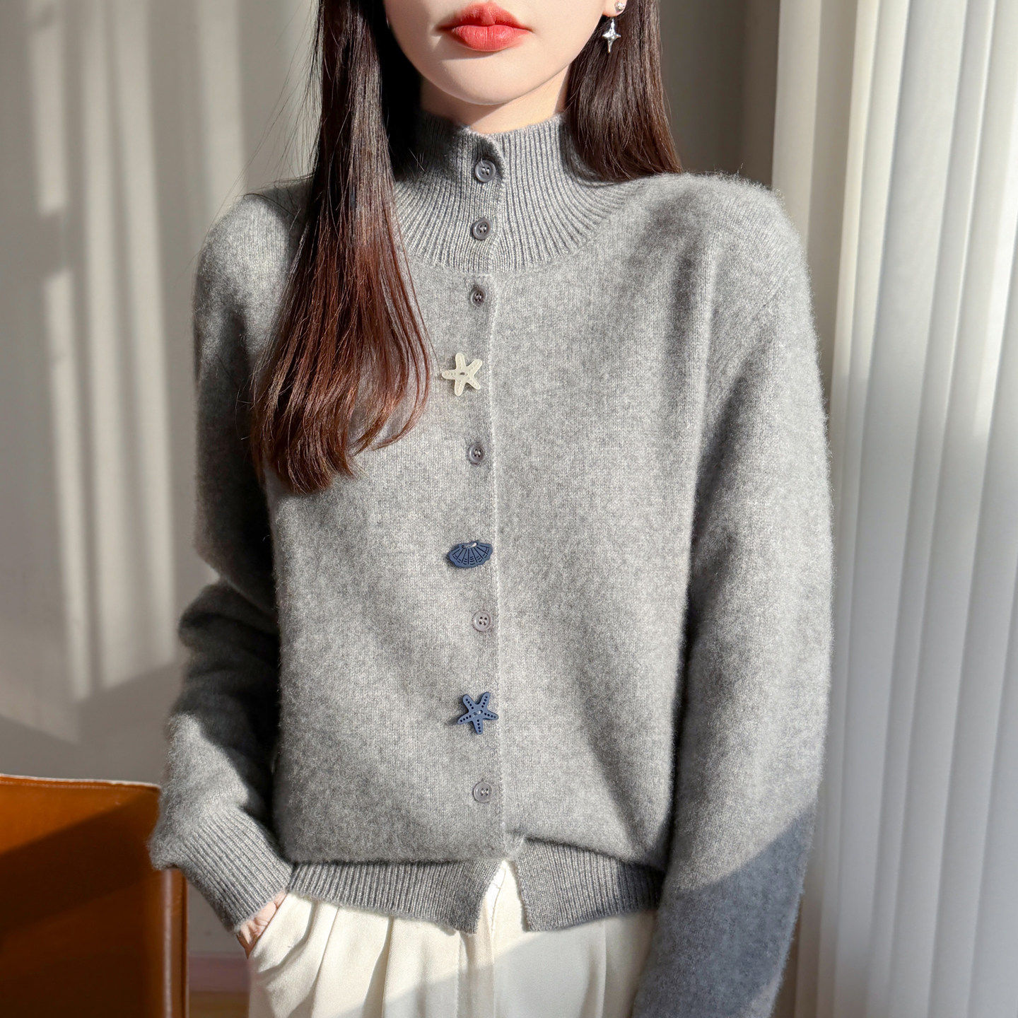 时尚慵懒风半高领宽松针织开衫女设计感海星纽扣洋气外穿打底毛衣