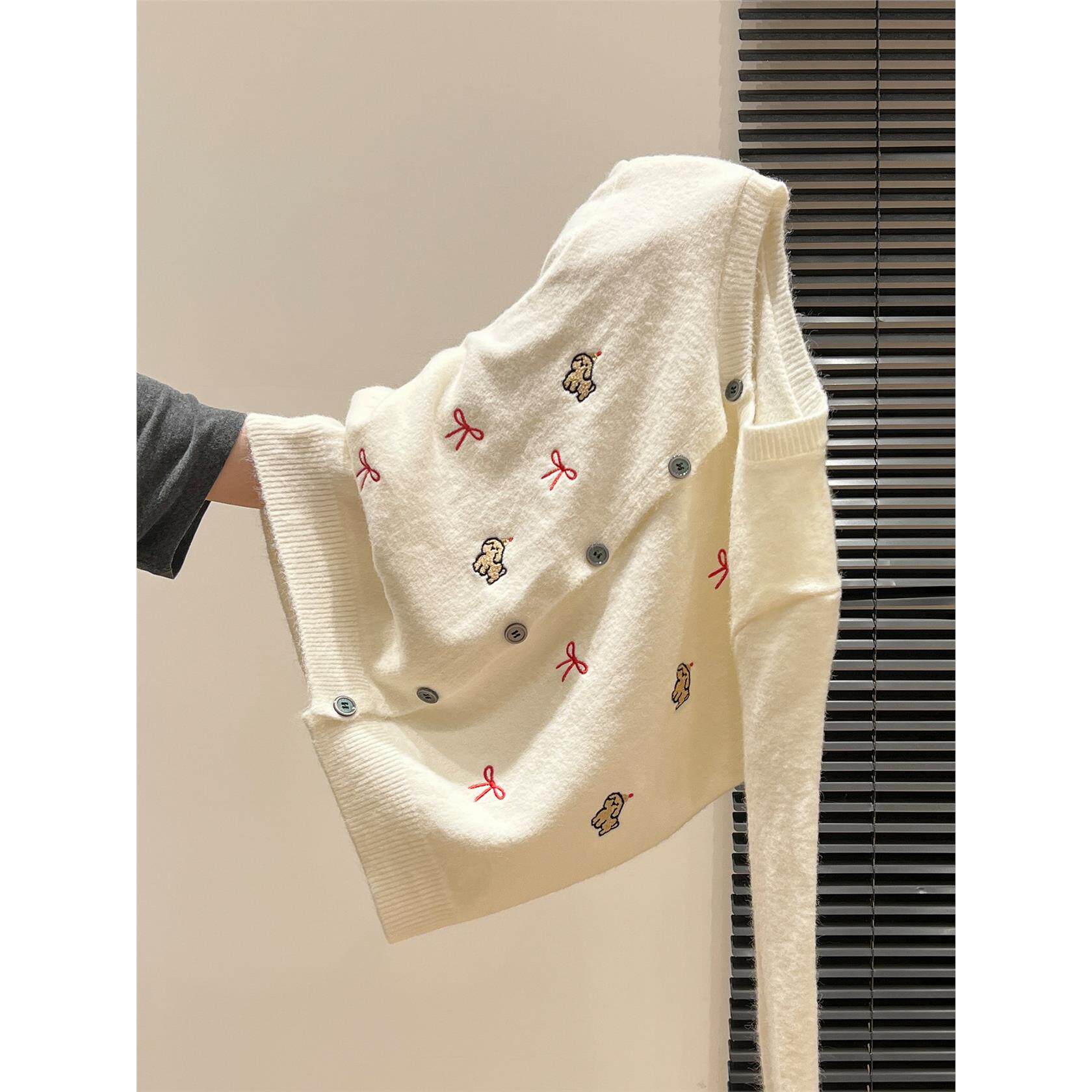 趣味刺绣排扣圆领长袖针织开衫女2025秋冬季新款外搭外套毛衣上衣
