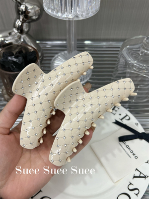 奶白色小香风时髦菱格水钻法式抓