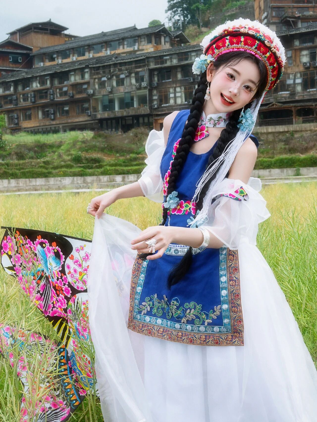 白族服装女少数民族舞蹈演出服民族头饰云南苗族服饰大理爆款旅拍