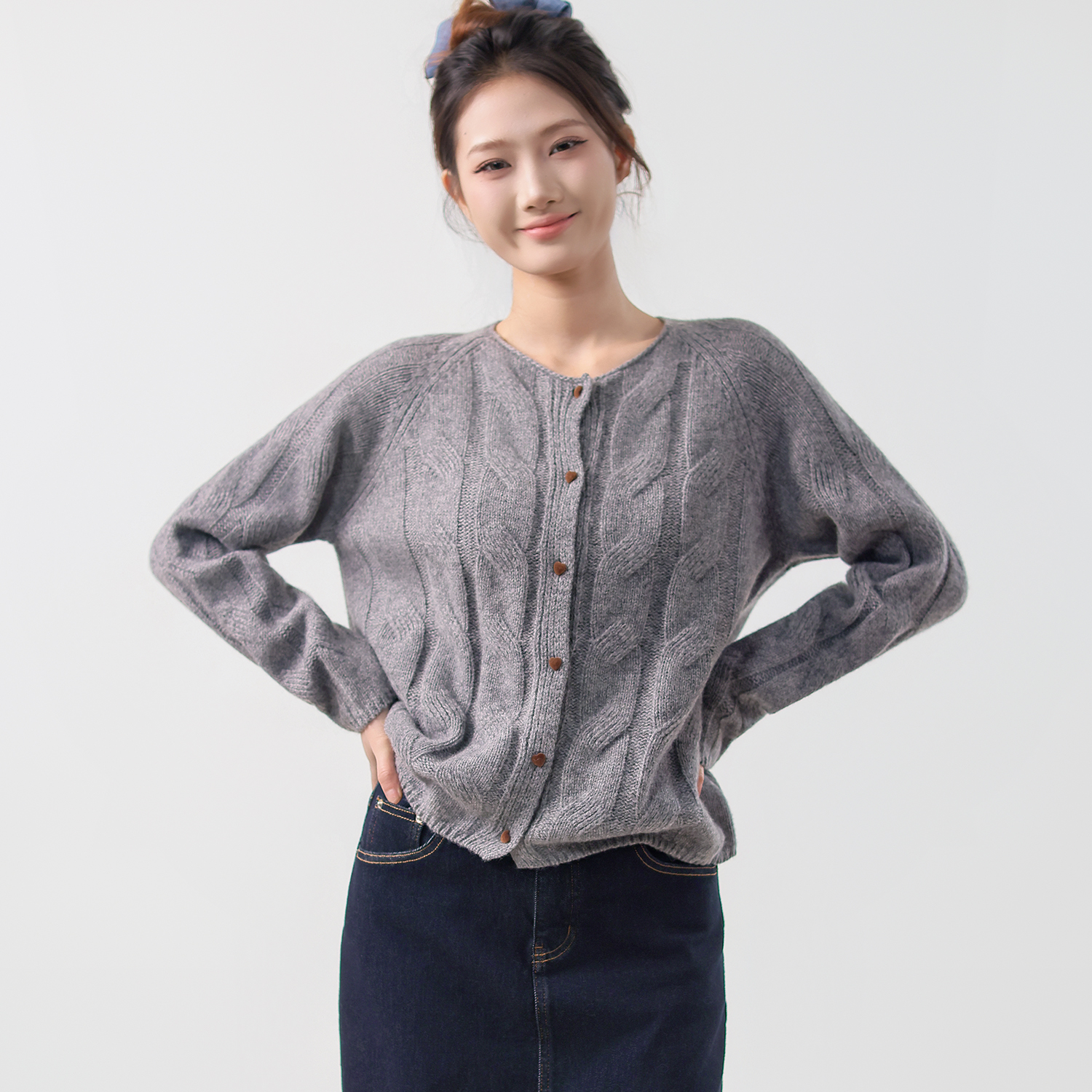 轻熟风麻花圆领爱心扣针织开衫女