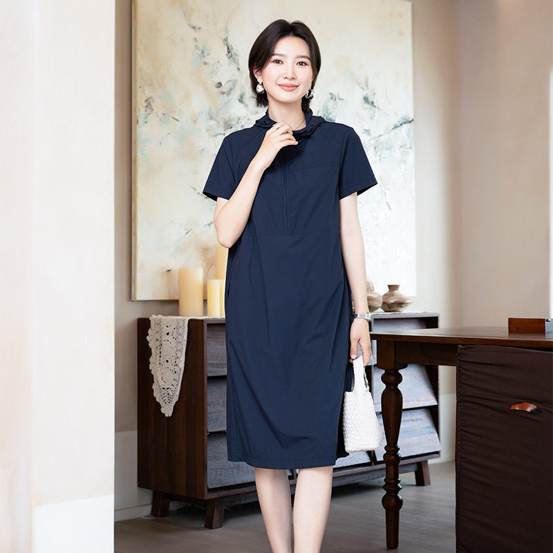 YUN韫连帽短袖连衣裙女2026夏季新款复古大码显瘦休闲轻奢中长裙