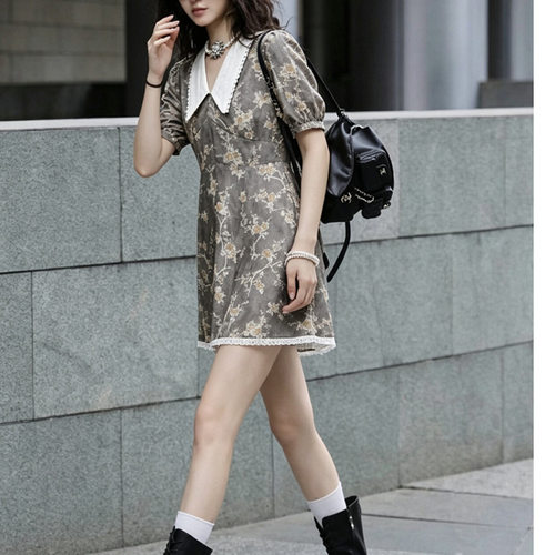 2026夏季新款女装复古娃娃领碎花泡泡袖收腰斜裁连衣裙女 3K2OB46