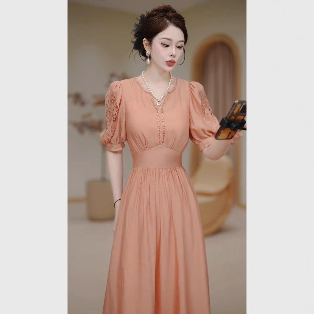 巨好看的西柚色连衣裙女2026夏季穿搭大方得体重要场合绝美长裙子