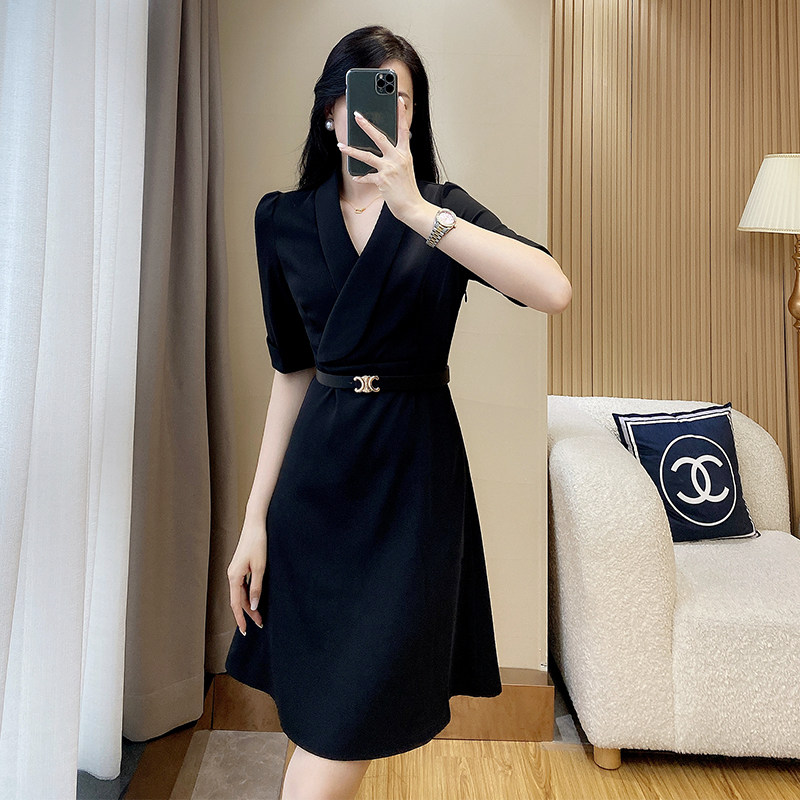 黑色西装连衣裙女2024新款夏季高级感气质名媛收腰显瘦赫本风裙子