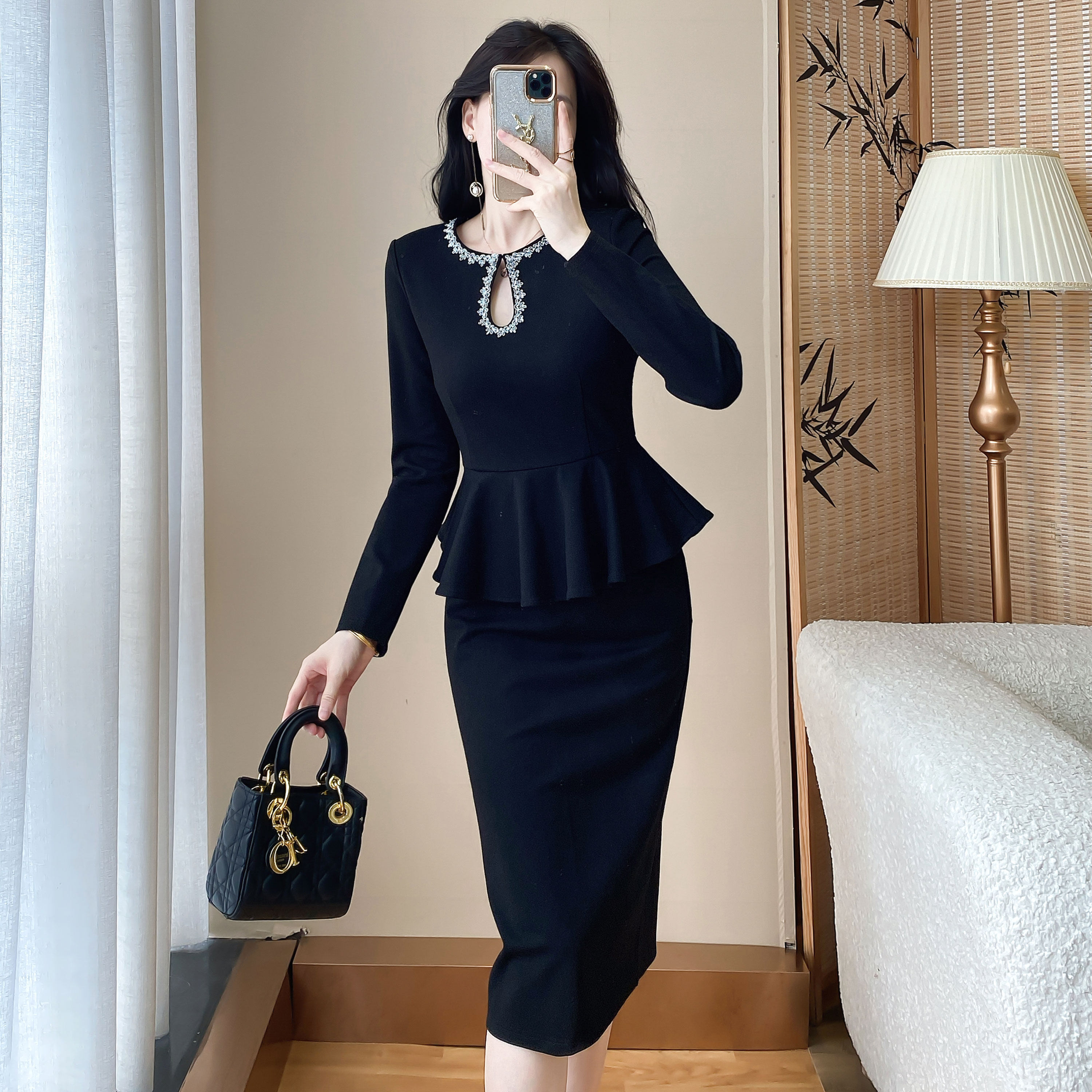 轻奢优雅风黑色连衣裙女长袖收腰开叉显瘦气质高级感裙子2025秋装