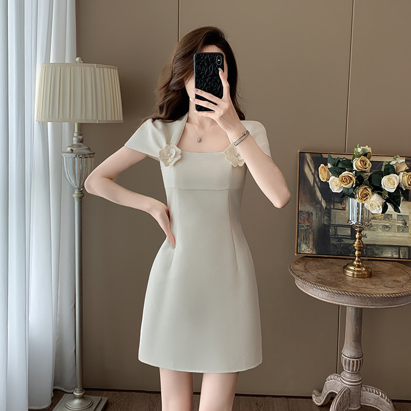 法式小众方领短袖连衣裙女气质收腰显瘦小个子短款裙子礼服高级感
