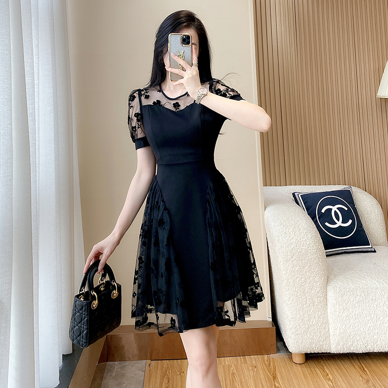 黑色连衣裙2023夏季露肩