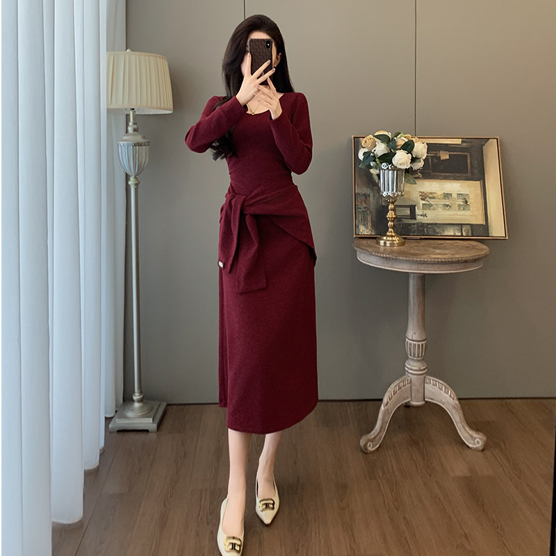 2025新款酒红色针织连衣裙女