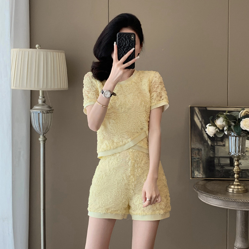 2025夏季新款时尚套装女设计感小众气质显瘦短袖上衣短裤两件套